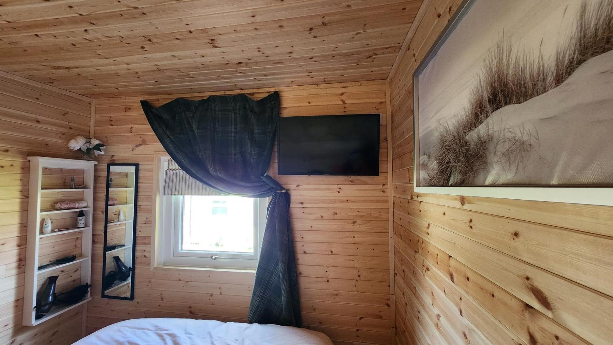 Apartment 18 Bucklands - Cosy 5-star - Starlink Wi-fi - Coastal Woodland